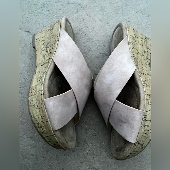 CL by Laundry Wedges 🌵7.5 - Picture 7 of 13